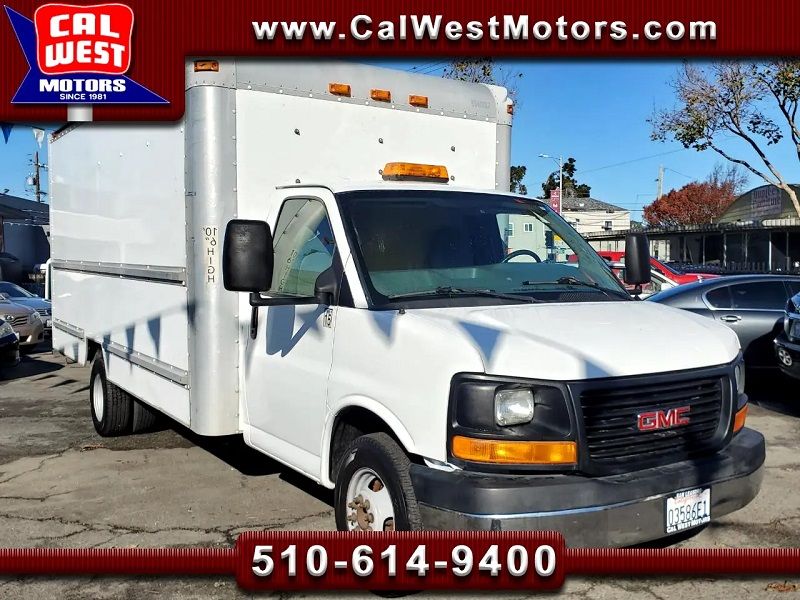 2008 GMC Savana Box Truck